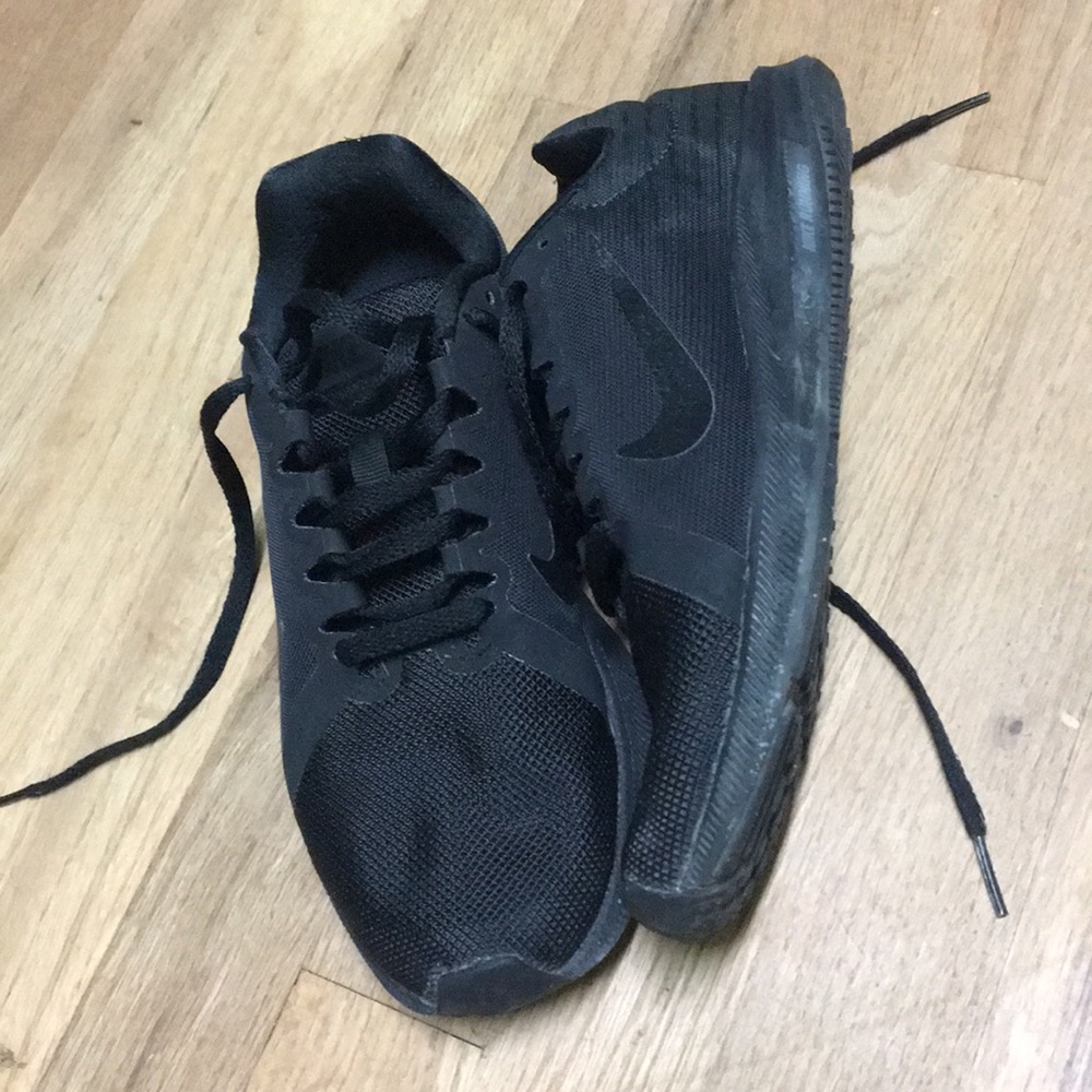 Black Nike Shoes